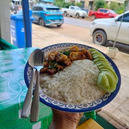 กระเพาหมูกรอบ