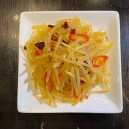 มันฝรั่งเส้นผัดซอสเปรี้ยว