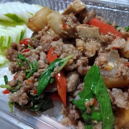 ข้าวกระเพราหมูสับหมูกรอบ
