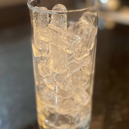 น้ำแข็งแก้ว