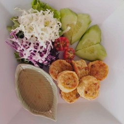 สลัดไก่จ๊อ