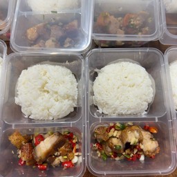 ข้าวหมูกรอบคั่วพริกเกลือ