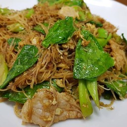 ผัดซีอิ๊วไก่