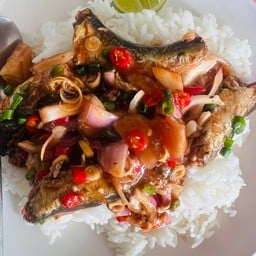 ข้าวยำปลากระป๋อง