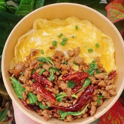 ข้าวกะเพราหมูสับพริกแห้ง+ไข่ข้น