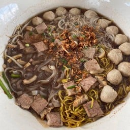 ก๋วยเตี๋ยวเนื้อตุ๋น-หมูตุ๋นโกดังชามโต