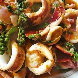 หมึกผัดฉ่าราดข้าว