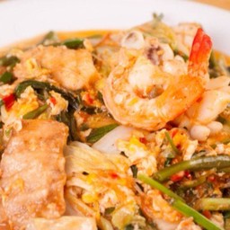 สุกี้รวมน้ำ (กุ้ง+ปลาหมึก+หมู+ไก่)