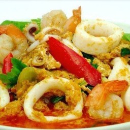 กุ้ ง+ปลาหมึกผัดผงกระหรี่