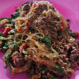 กระเพราเนื้อใส่วุ้นเส้น(ราดข้าว)