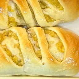 ขนมปังแป้งญี่ปุ่น ไส้ไก่(สูตรยุค90) 1ชิ้น