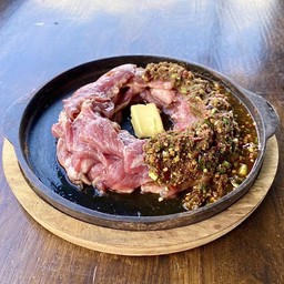 สันคอหมูแจ่วฮ้อนกระทะร้อน