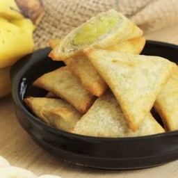 ซาโมซ่ากล้วย 2 ชิ้น แยกนมข้นหวาน