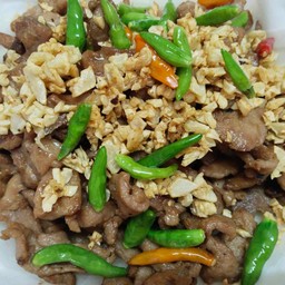 ข้าวหมูทอดพริกขี้หนู