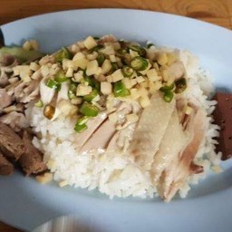 ข้าวมันไก่ต้ม + เครื่องใน