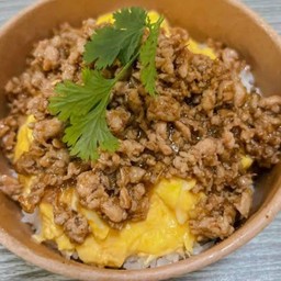 ข้าวไข่ข้นหมูสับกะเทียม