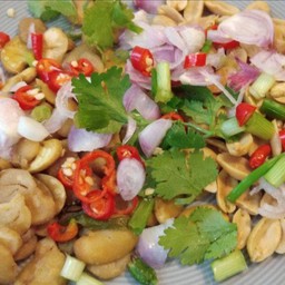 ยำถั่วลิสง