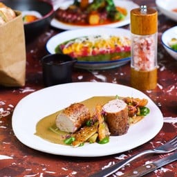 หมู เเละ เห็ด