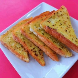 ขนมปังกระเทียม