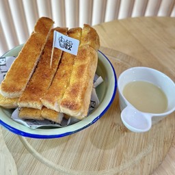 ปังปิ้งสติ๊ก หอมเนย + นมข้น 1 ถ้วย