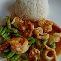 ข้าวผัดเครื่องแกงซีฟู้ด