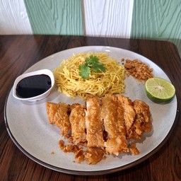 บะหมี่แห้งไก่กรอบ