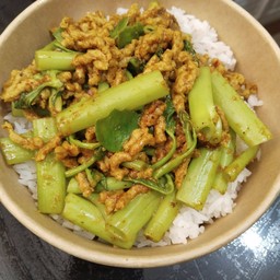 ผัดพริกแกงผักบุ้ง