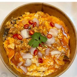 ข้าวไข่ข้นยำปลากระป๋อง