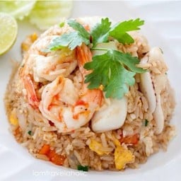 ข้าวผัดทะเล ( กุ้ง+ปลาหมึก)