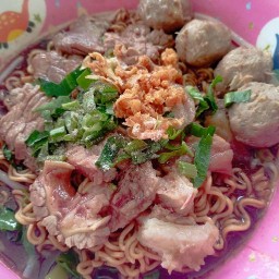 ก๋วยเตี๋ยวหน้าเซเว่น ม.ภานุ ลูกชิ้นแชมป์&นายฮั้งเพ็ง ม.ภานุ