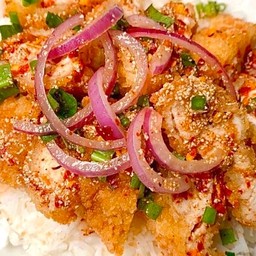 ข้าวยำไก่กรอบแซ่บซี๊ด