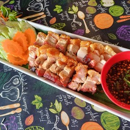 หมูกรอบเตาถ่าน