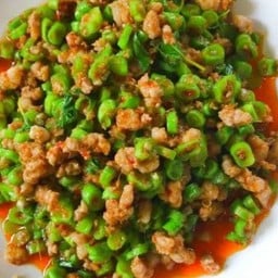 ข้าว ผัดพริกแกงถั่วฝักยาวหมูสับ
