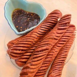 [อร่อยซ่ากับโค้ก] ไส้กรอกแดงทอด6ชิ้น +  โค้ก ออริจินัล (กระป๋อง)