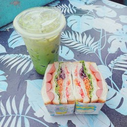 โฮมฮัก แซนวิช แอนด์ คอฟฟี่