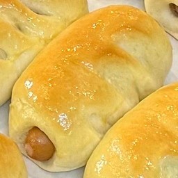 ขนมปังแป้งญี่ปุ่น ไส้กรอก ชิกเก้นแฟรงค์ 1ชิ้น