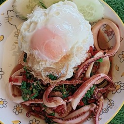 ข้าวกะเพราหมึก+ไข่ดาว