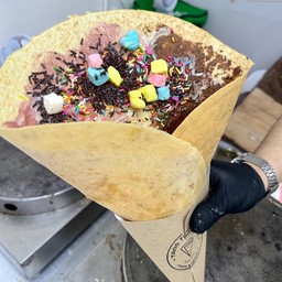 แป้งวนิลา+แยมบลูเบอรี่+แยมช็อคโกแลต+มาชเมลโล่+เม็ดเรนโบว์+เม็ดช็อคโกแลต