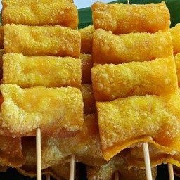 เกี๊ยวทอดไส้กรอกชีส