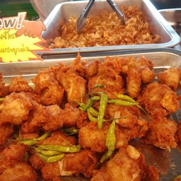 Mหมูทอดกระเทียมพริกไทย ถูกดีมีมาตรฐาน หน้าร้านถูกดี มีมาตรฐาน