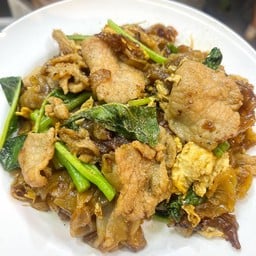 เส้นใหญ่ผัดซีอิ๋วหมู