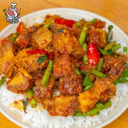 ผัดพริกแกงหมูกรอบ กับข้าว