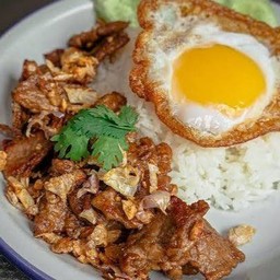ข้าวไก่ทอดน้ำปลา+ไข่ดาว