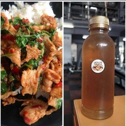 ข้าวราดกะเพราหมูชิ้น+น้ำมะตูม