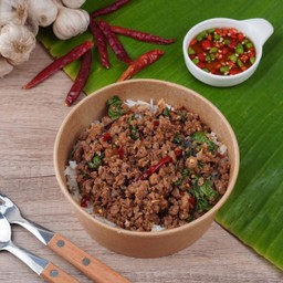 กะเพราหมูสับราดข้าว