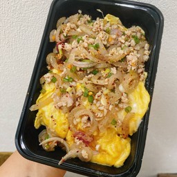 ข้าวไข่ข้นลาบหมู