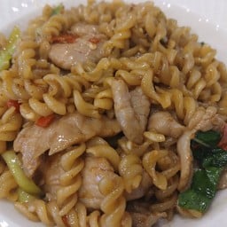 พาสต้ากะเพราไก่