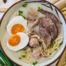 ร้านพรโจ๊ก,ต้มเลือดหมู,ข้าวต้ม