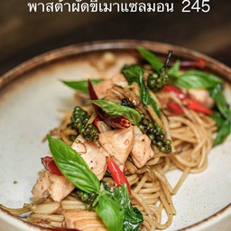 พาสต้า ผัดขี้เมาแซลมอล