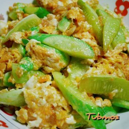 แตงกวาผัดไข่